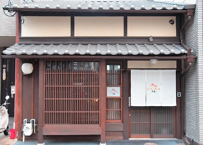 Chika Rakuen